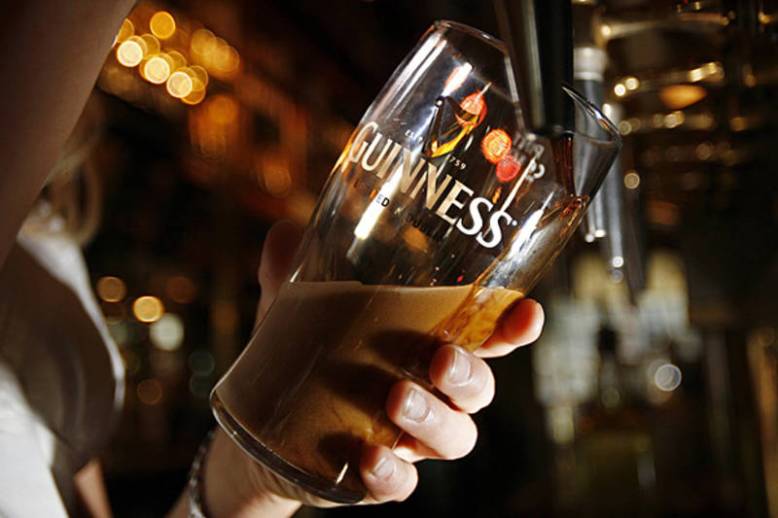guinness-barman